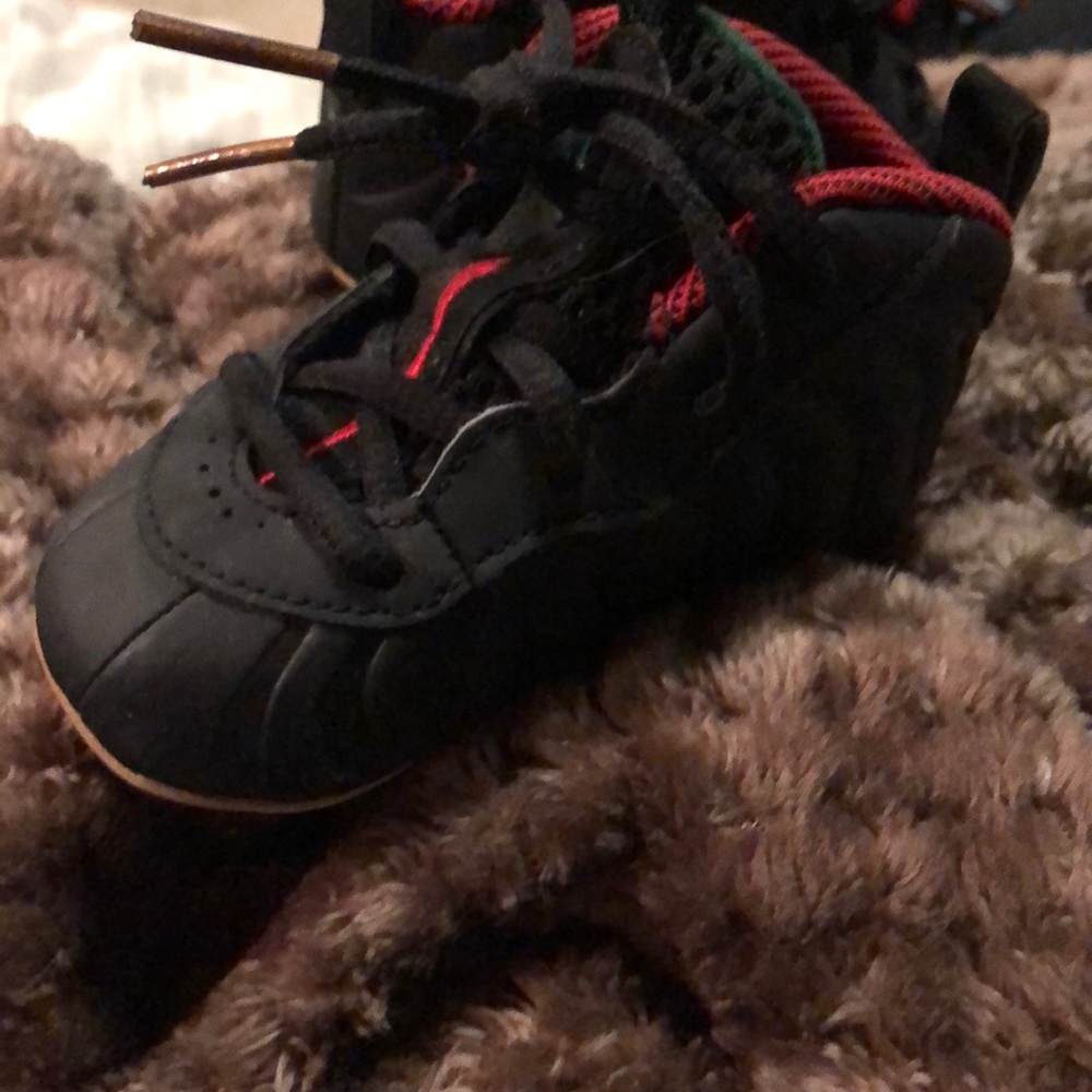 Black Gucci.  4c kid foams